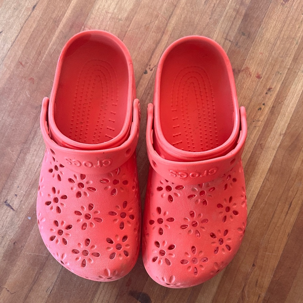 CROCS Womens' Vibrant Red Garden Slids